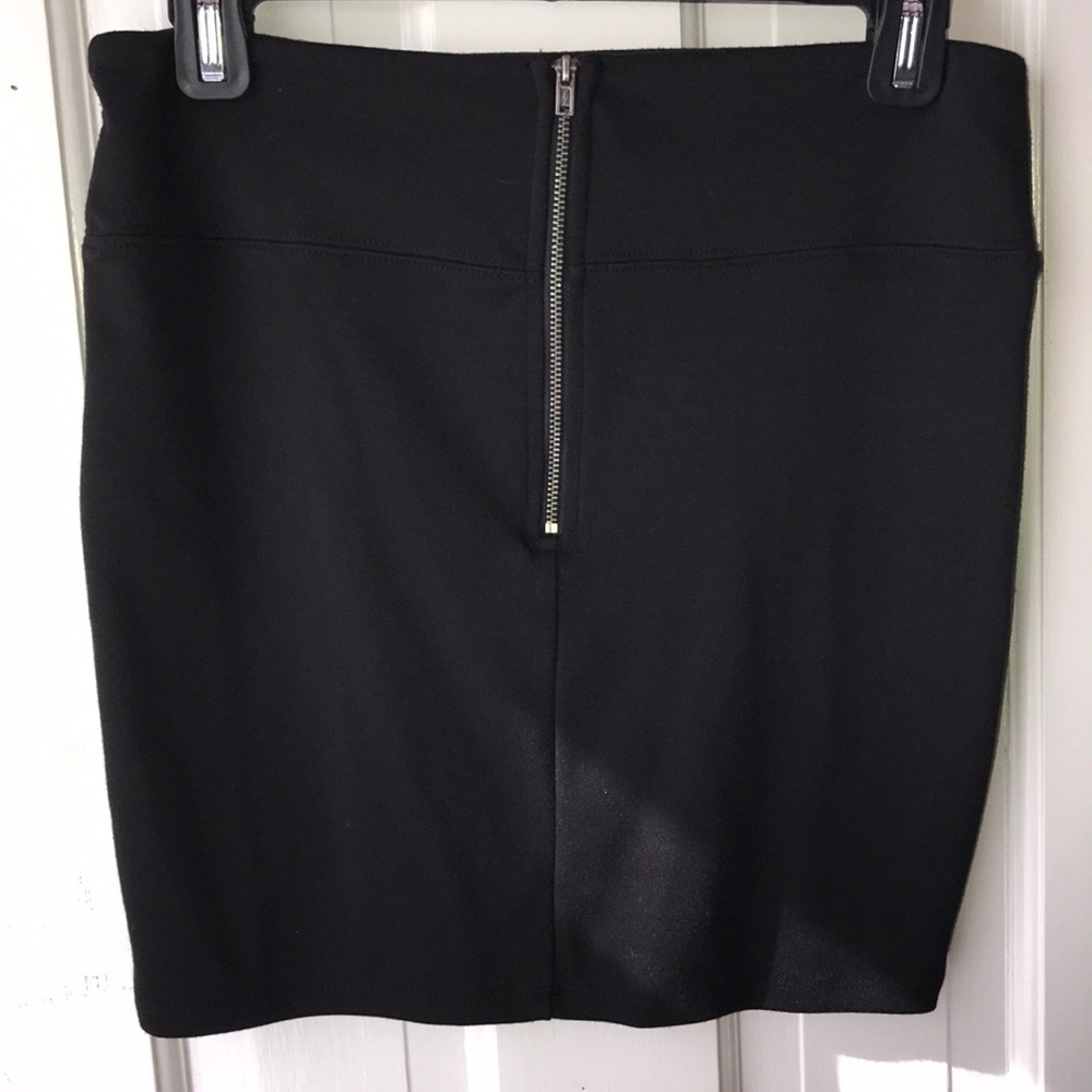 NWOT- Zip Back Pencil Skirt
